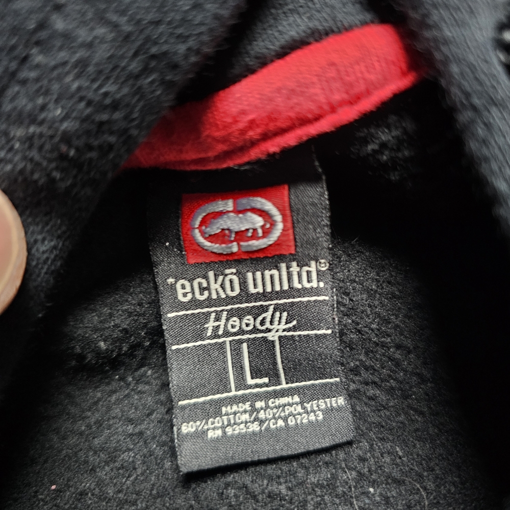 Vintage Eckō Unltd. Heavy Black Hoodie with Red Accent - L